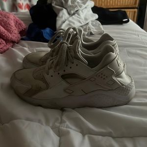 nike shoes! size 7 women!